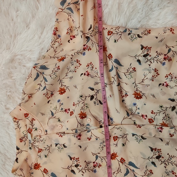 List soft pink floral blouse. Peterson collar. Size small - Picture 6 of 7